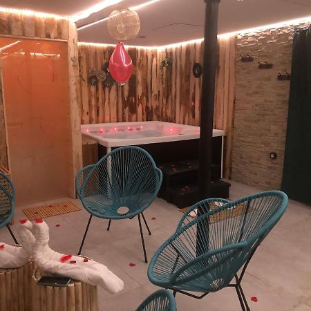 Gites Aux Fines Bulles D'Alsace Spa Privatif En Supplement Bergheim Exterior foto
